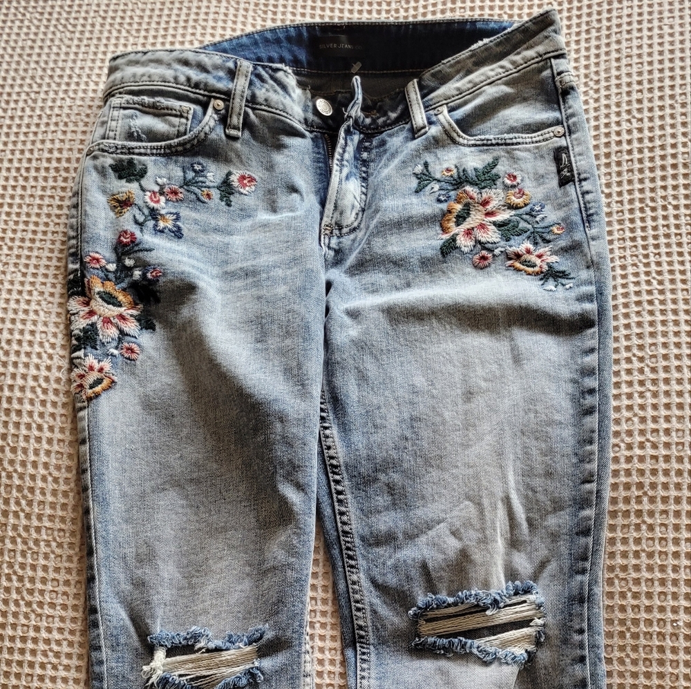 SILVER JEANS CO. Avery Ankle Skinny Embroidered Jeans